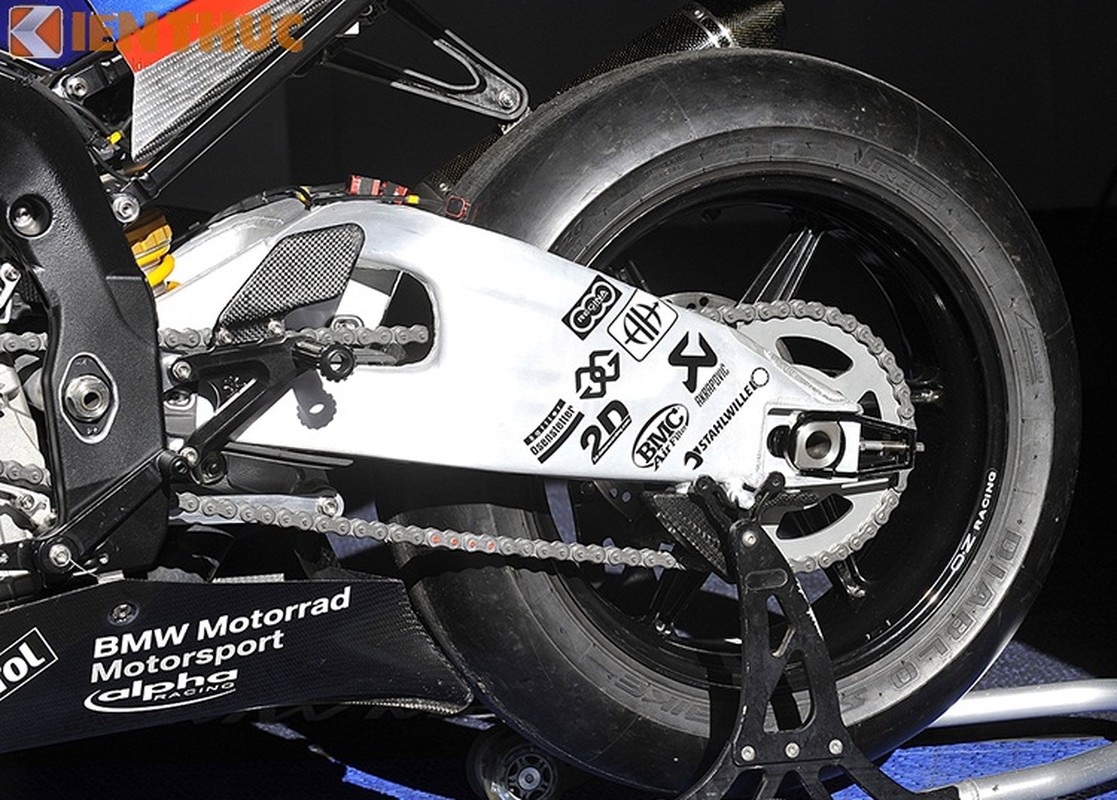 Ngam ban dua World SBK cua sieu moto BMW S1000RR-Hinh-2